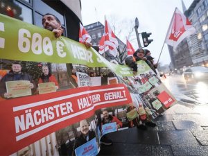 Almanya'daki büyük grev Hamburg Limanı'nı kapattı