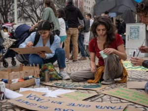 Portekiz’de halk, konut sorunu için sokağa indi