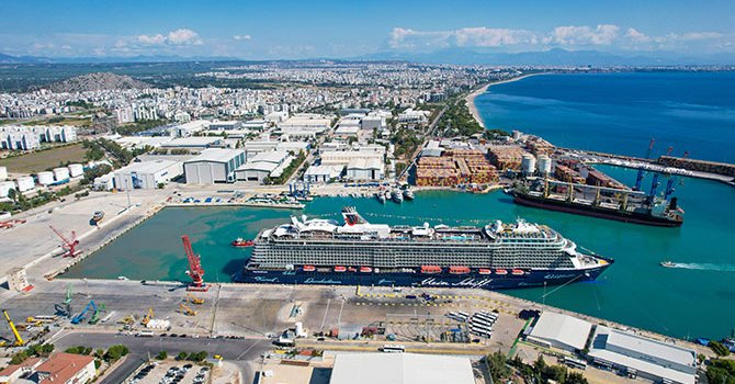 Şarap uzmanlarının tadımı