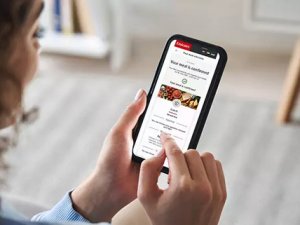 Emirates uçakta yemek ön siparişi başlatıyor