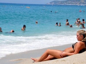 Pahalılık, yerli turisti sezon dışına itti