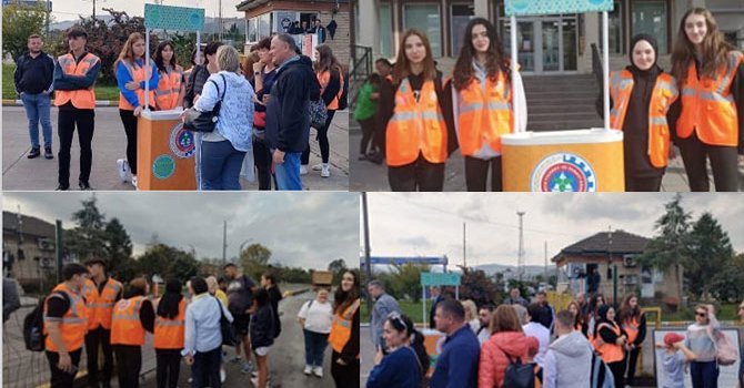 Ünyeli öğrenciler Rus turistleri karşıladı