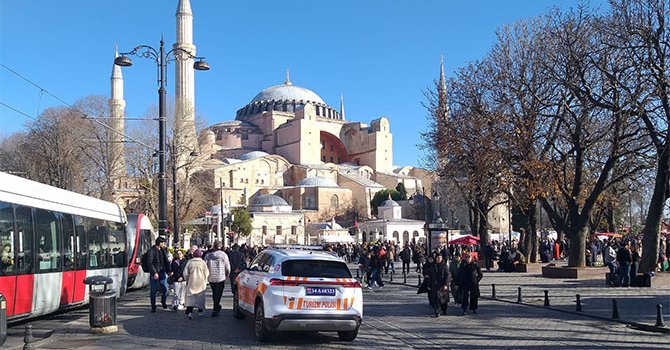 İstanbul ilk 11 ayda 16 milyon yabancı ziyaretçi ağırladı