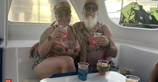 Her şeylerini satıp 15 yıllığına gemiye yerleştiler