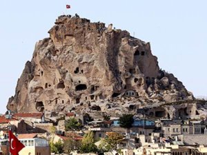 Dünyanın en büyük doğal gökdeleni 300 bin ziyaretçi ağırladı