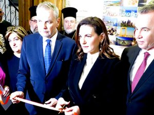 Bakan Kefalogianni, Yunanistan’ın Turizm Ofisi’ni açtı