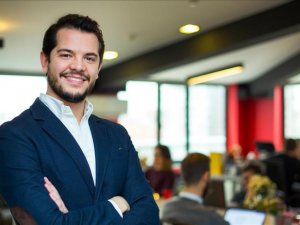 Falezleri kıran otele engel