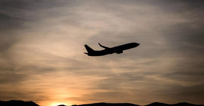 Uçağın iki pilotu da uyuyakaldı