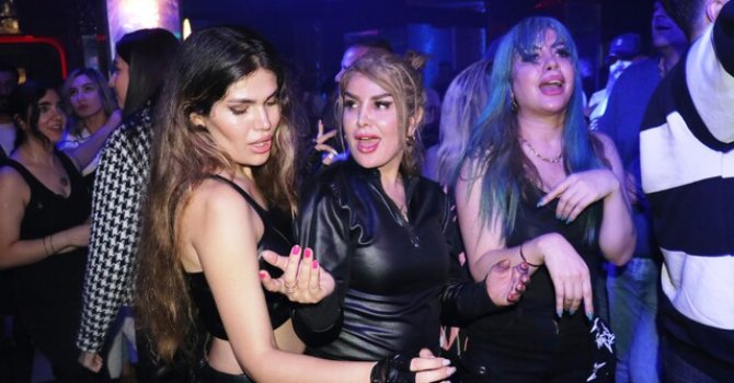 İki haftalık tatil başladı! İranlı turistler Van'a akın ettiler