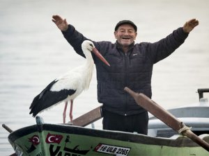 "İyi bayramlar Yaren, sana bayram şekeri"