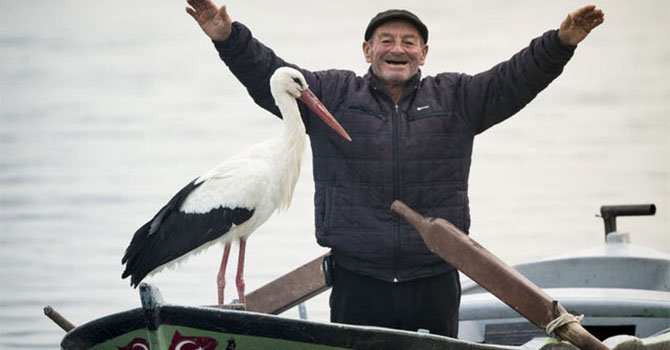"İyi bayramlar Yaren, sana bayram şekeri"