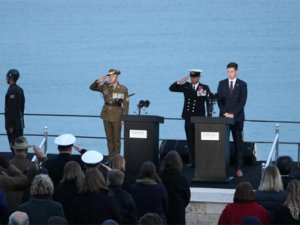 Anzaklar 'Şafak ayini' ile atalarını andı