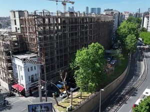 Taksim'in göbeğinde 10 yıldır bekleyen Surp Agop ne olacak?