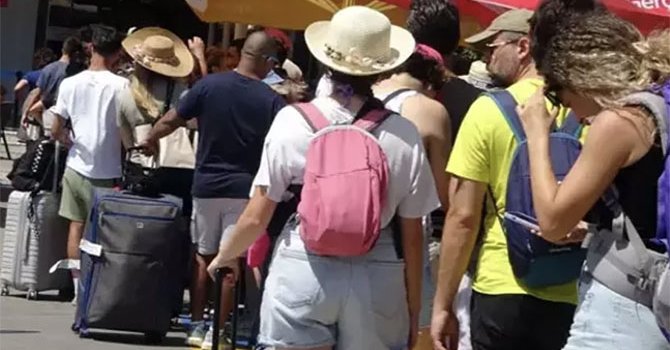 Kapıda vize mağduru Türk Turistler ileri tarihte gidecek