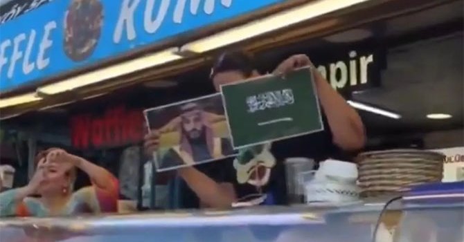 Prens Selman'ın fotoğrafı ile Arap turist çeken 40 kişiye ceza