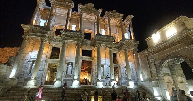 Efes Antik Kenti'nde Gece Müzeciliği konserlerinin ilki başlıyor