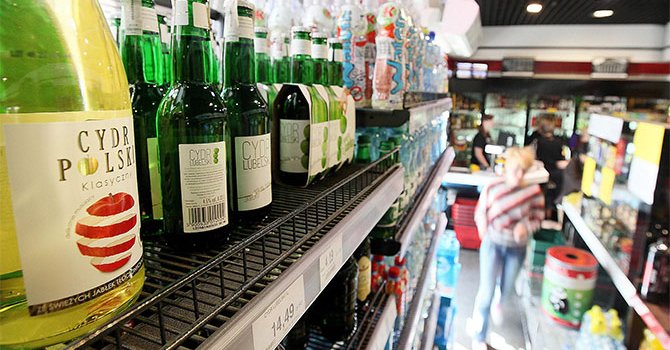 Polonya'da reşit olmayanlara alkol satışı sıkılaştırılıyor