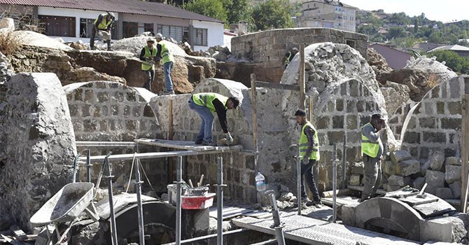 Bitlis'te tarihi han, hamam ve cami restore ediliyor