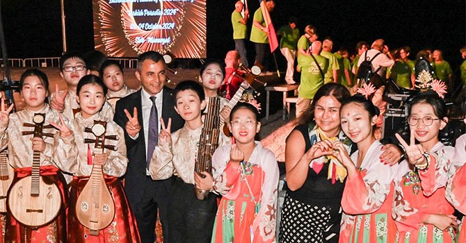 Halk Dansları Festivali'ne 9 ülkeden 800 halk dansçısı katıldı