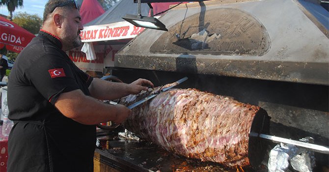 Cağ kebabına Alman ve Avrupalı turistler hayran kaldı