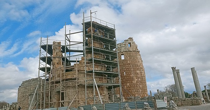 Helenistik Kent Kapısı Kuleleri restore ediliyor