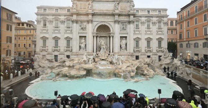 Roma'nın ünlü 'Aşk Çeşmesi' yeniden açıldı