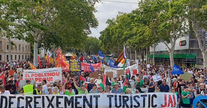 Avrupa'da halk '2025'te turizmin azalması lazım' diyor