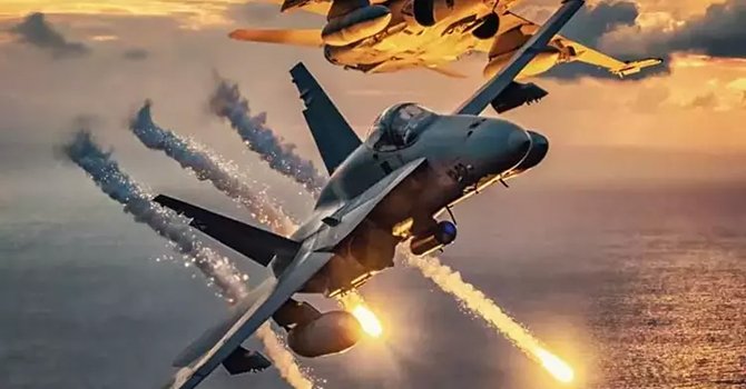 Türk fotoğrafçının F-4 fotoğrafı, 2024'ün en iyisi seçildi