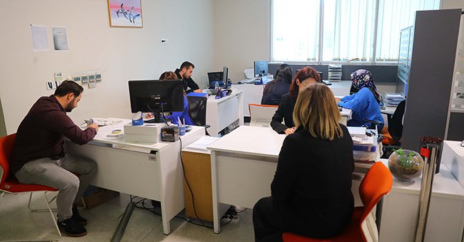 Sezon öncesi Antalya'da 2 bin 58 kişi istihdam edildi.