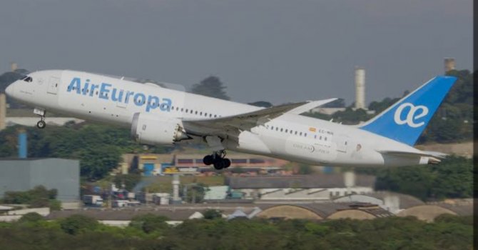 Otelde turistleri rehin aldılar