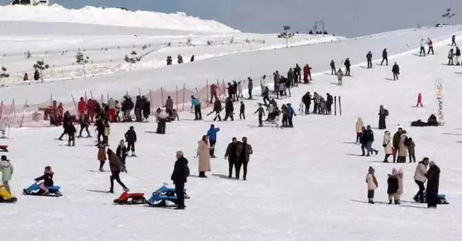 Kartalkaya'da konaklama ve telesiyej durduruldu