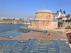 Turistler Antalya'yı Hıdırlık Kulesi'nden görecek!