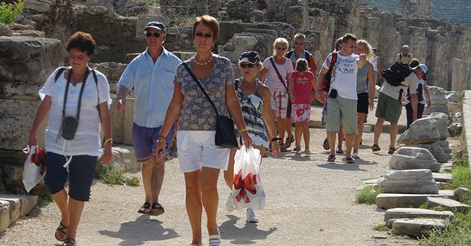 Bakan Günay'dan Tarkan'a destek