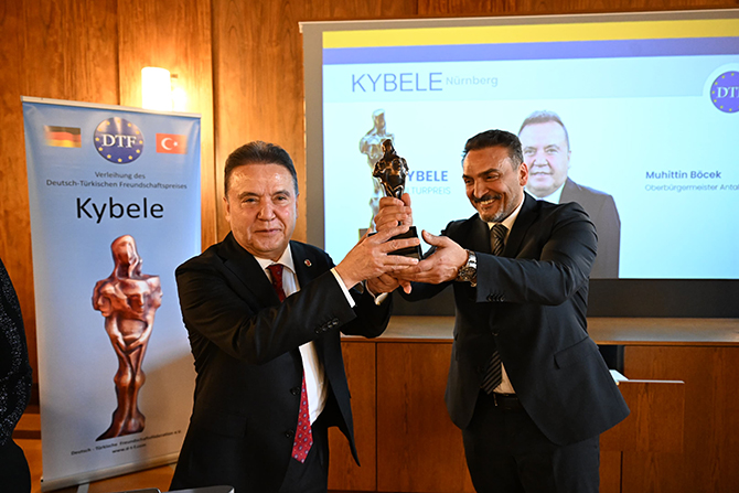 Antalya'ya Türk-Alman Dostluk Nişanesi Kybele ödülü verildi