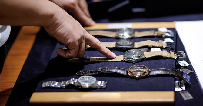 Lüks saat kazancı gayrimenkulu geride bıraktı