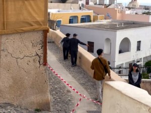 Turistik ada Santorini'de olağanüstü hal kararı alındı