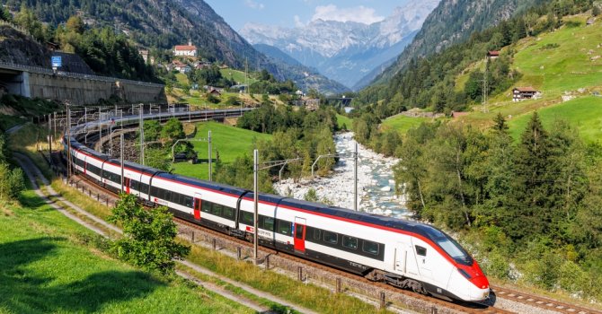 'Zorlu bir yıl' diyen Stadler, 365 milyon avroluk satışını erteledi