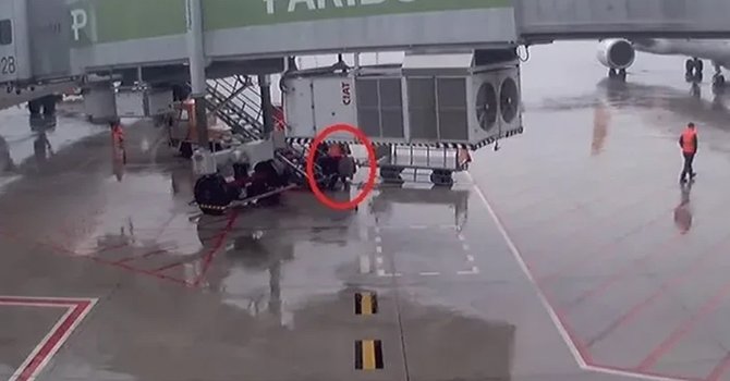 Havayolunun bagaj hırsızlarına hapis