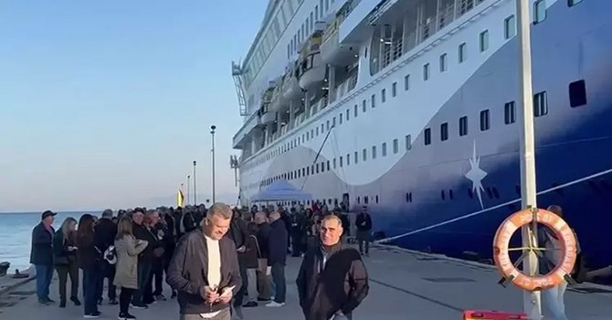 Sezonun ilk kruvaziyeri Kuşadası'ndan Santorini'ye gidecek