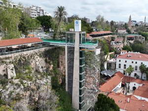 Yat Limanı'ndaki asansörü bakıma alındı