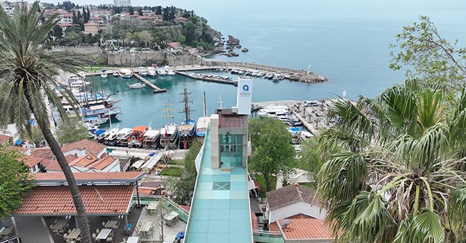 Yat Limanı'ndaki asansörü bakıma alındı
