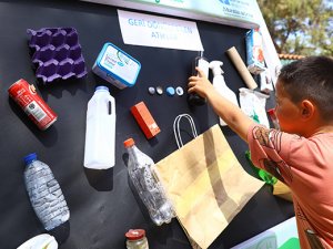 Öğrenciler atıkları sanata dönüştürüyor