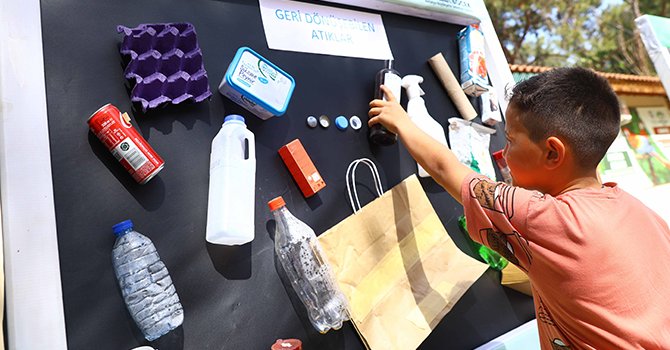 Öğrenciler atıkları sanata dönüştürüyor