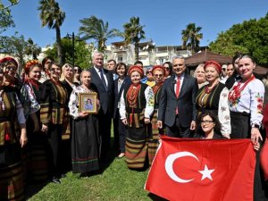 Antalya’da Ruslar ve Ukraynalılar kardeşçe yaşıyor