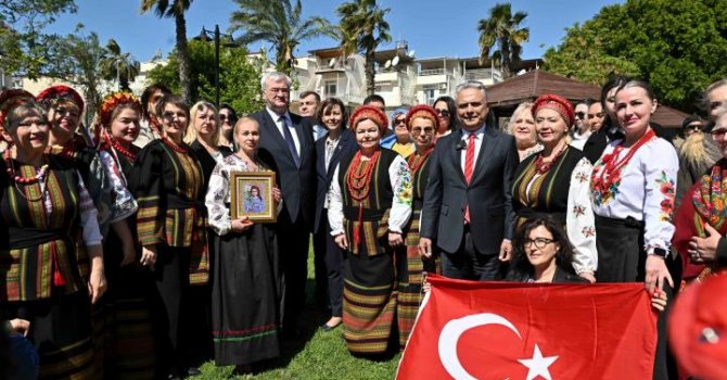 Antalya’da Ruslar ve Ukraynalılar kardeşçe yaşıyor