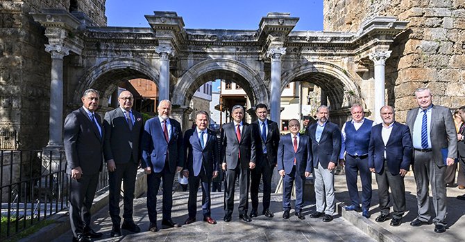 Antalya'da Bakanlık belgeli 2734 konaklama tesisi bulunuyor