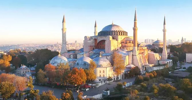 Ayasofya’da ana kubbeye tarihi restorasyon başlıyor