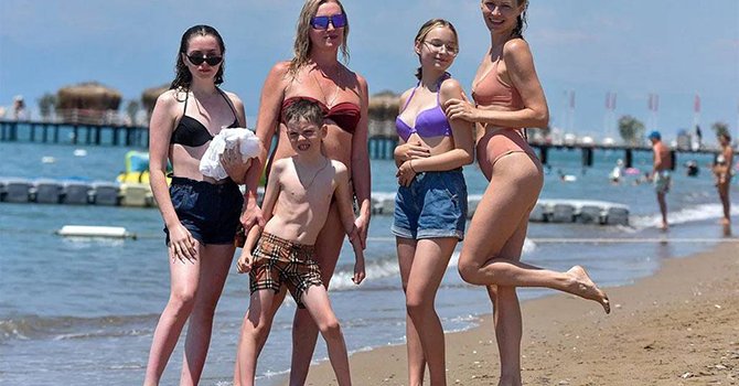 Bakan Ersoy'dan kritik uyarı! 2026 turizminde planlar değişecek