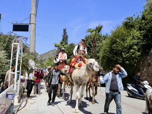 Kaş'ta turizm sezonu temsili Yörük göçü ile Patara'da başladı