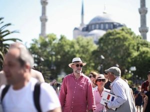 Fiyatlar Uçtu, Turist Kaçtı: İstanbul'da Tatil Cep Yakıyor